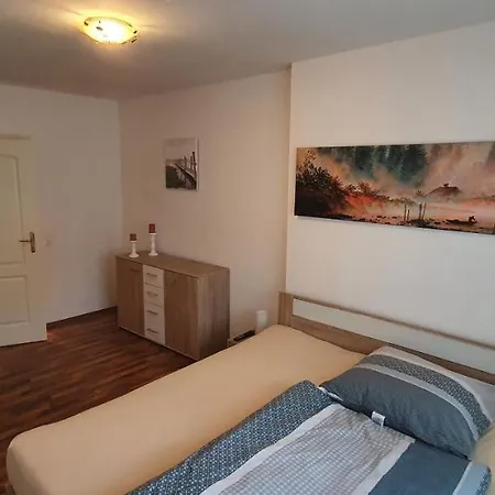 Fichtenwalde, 160m², 3 Sz, 2 Baeder, Bis 6 Personen, Garten, Vdsl *