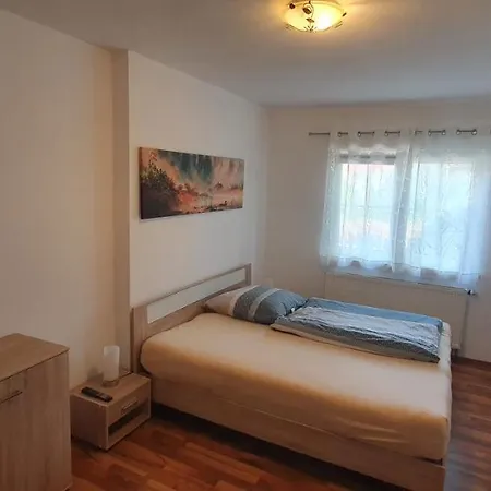Fichtenwalde, 160m², 3 Sz, 2 Baeder, Bis 6 Personen, Garten, Vdsl Сasa de vacaciones