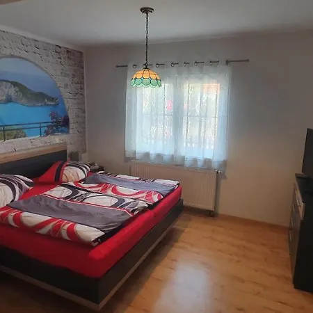 Fichtenwalde, 160m², 3 Sz, 2 Baeder, Bis 6 Personen, Garten, Vdsl *