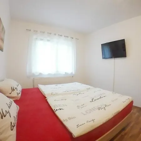 Fichtenwalde, 160m², 3 Sz, 2 Baeder, Bis 6 Personen, Garten, Vdsl * Fichtenwalde