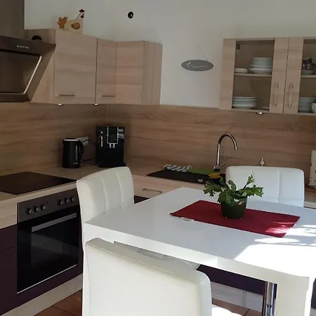 Fichtenwalde, 160m², 3 Sz, 2 Baeder, Bis 6 Personen, Garten, Vdsl Holiday home