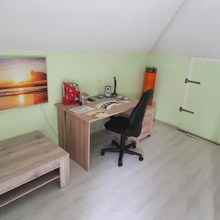 Holiday home Fichtenwalde, 160m², 3 Sz, 2 Baeder, Bis 6 Personen, Garten, Vdsl Fichtenwalde