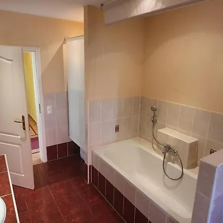 Fichtenwalde, 160m², 3 Sz, 2 Baeder, Bis 6 Personen, Garten, Vdsl