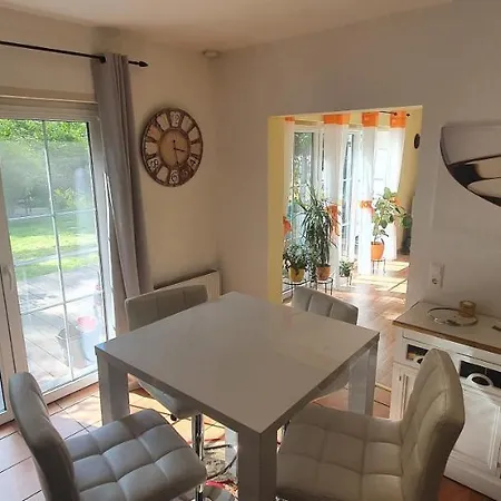 Fichtenwalde, 160m², 3 Sz, 2 Baeder, Bis 6 Personen, Garten, Vdsl Holiday home *