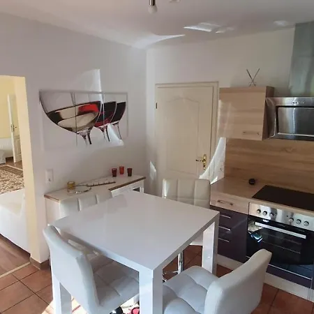 Fichtenwalde, 160m², 3 Sz, 2 Baeder, Bis 6 Personen, Garten, Vdsl Fichtenwalde