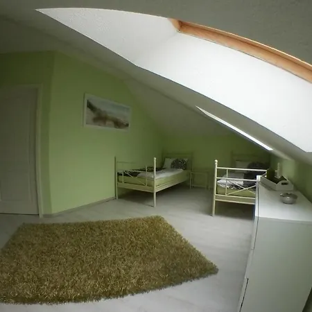 Fichtenwalde, 160m², 3 Sz, 2 Baeder, Bis 6 Personen, Garten, Vdsl