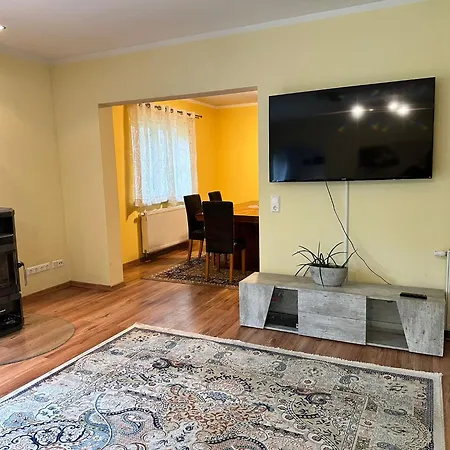 Fichtenwalde, 160m², 3 Sz, 2 Baeder, Bis 6 Personen, Garten, Vdsl Holiday home Fichtenwalde