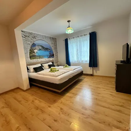 Fichtenwalde, 160m², 3 Sz, 2 Baeder, Bis 6 Personen, Garten, Vdsl *