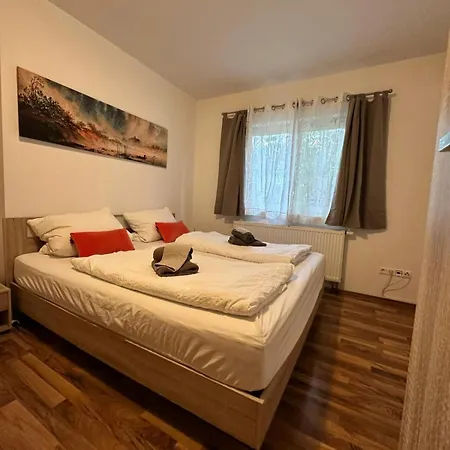 Holiday home Fichtenwalde, 160m², 3 Sz, 2 Baeder, Bis 6 Personen, Garten, Vdsl *