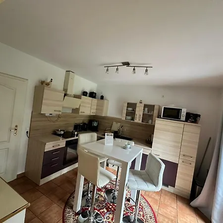 Fichtenwalde, 160m², 3 Sz, 2 Baeder, Bis 6 Personen, Garten, Vdsl Holiday home *