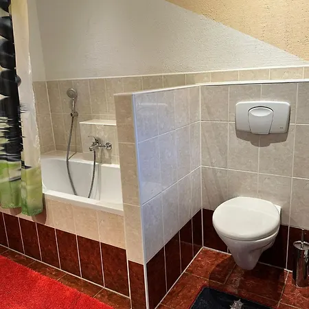 Holiday home Fichtenwalde, 160m², 3 Sz, 2 Baeder, Bis 6 Personen, Garten, Vdsl *