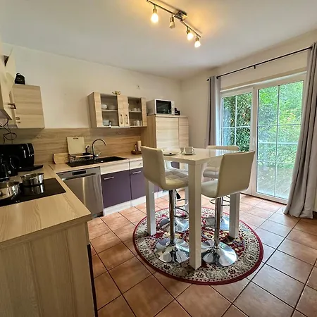 Fichtenwalde, 160m², 3 Sz, 2 Baeder, Bis 6 Personen, Garten, Vdsl Holiday home Fichtenwalde
