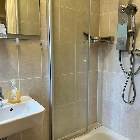 Fichtenwalde, 160m², 3 Sz, 2 Baeder, Bis 6 Personen, Garten, Vdsl Holiday home
