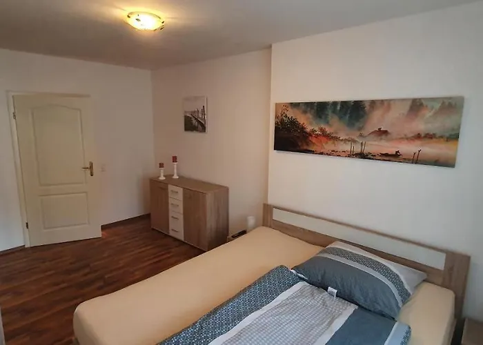 Fichtenwalde, 160m², 3 Sz, 2 Baeder, Bis 6 Personen, Garten, Vdsl *