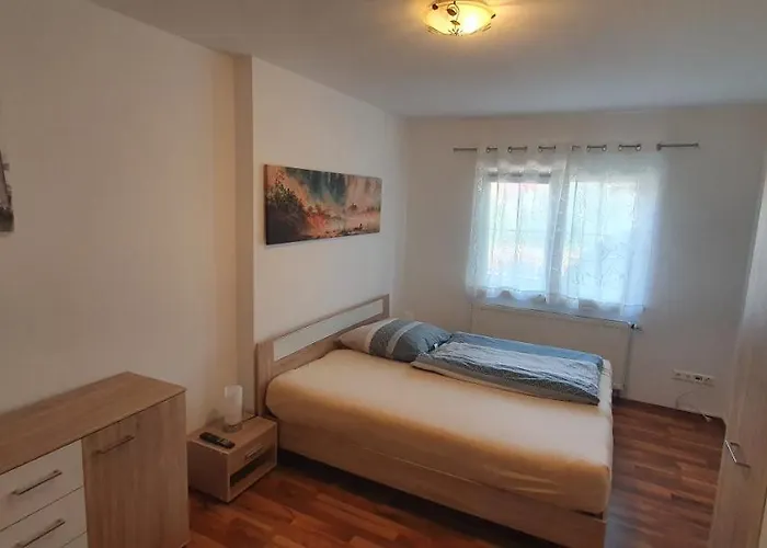 Fichtenwalde, 160m², 3 Sz, 2 Baeder, Bis 6 Personen, Garten, Vdsl Semesterbostad