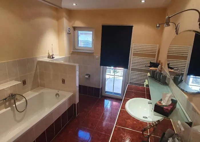 Semesterbostad Fichtenwalde, 160m², 3 Sz, 2 Baeder, Bis 6 Personen, Garten, Vdsl Fichtenwalde