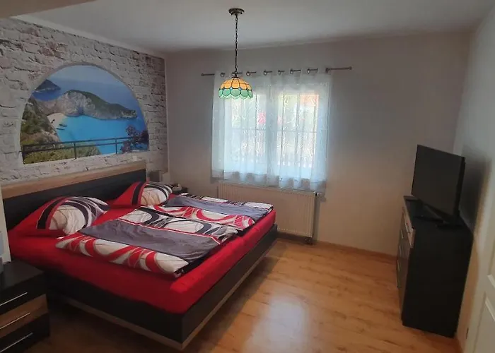 Fichtenwalde, 160m², 3 Sz, 2 Baeder, Bis 6 Personen, Garten, Vdsl *