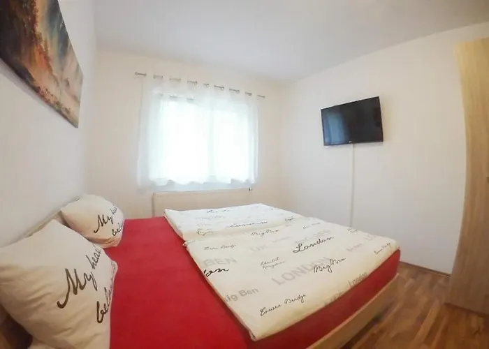 Fichtenwalde, 160m², 3 Sz, 2 Baeder, Bis 6 Personen, Garten, Vdsl * Fichtenwalde