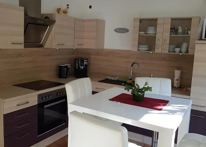 Fichtenwalde, 160m², 3 Sz, 2 Baeder, Bis 6 Personen, Garten, Vdsl Semesterbostad