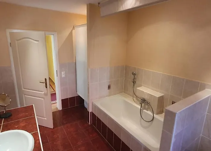 Fichtenwalde, 160m², 3 Sz, 2 Baeder, Bis 6 Personen, Garten, Vdsl