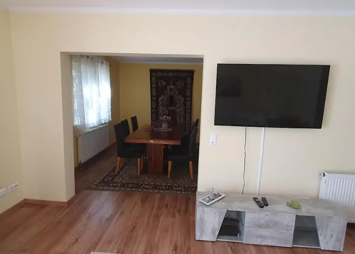 Fichtenwalde, 160m², 3 Sz, 2 Baeder, Bis 6 Personen, Garten, Vdsl Vakantiehuis *