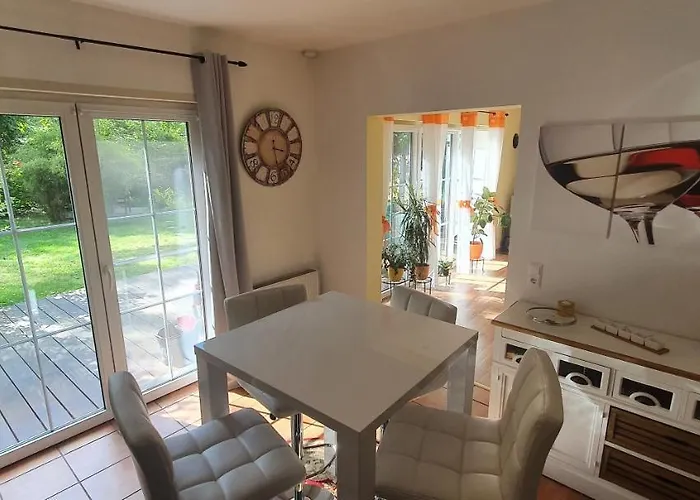 Fichtenwalde, 160m², 3 Sz, 2 Baeder, Bis 6 Personen, Garten, Vdsl Semesterbostad *