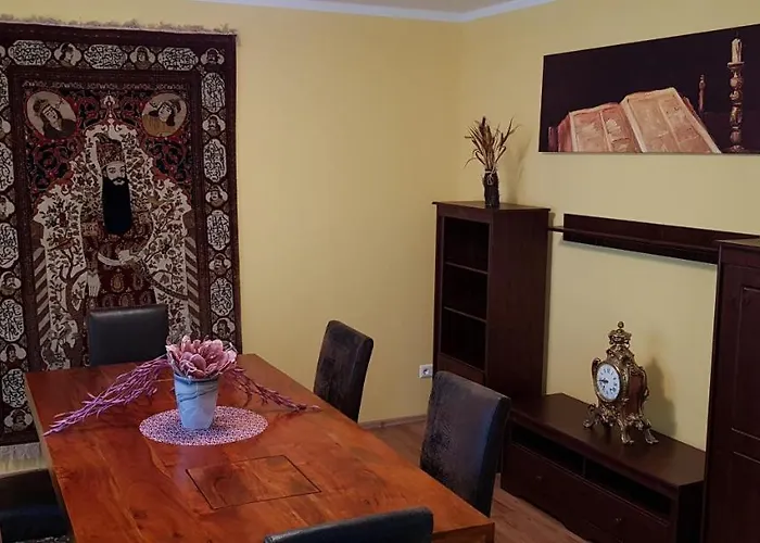 Fichtenwalde, 160m², 3 Sz, 2 Baeder, Bis 6 Personen, Garten, Vdsl Semesterbostad