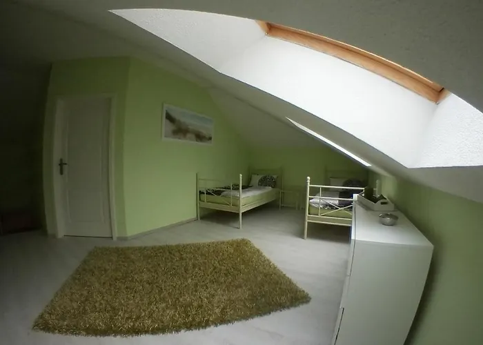 Fichtenwalde, 160m², 3 Sz, 2 Baeder, Bis 6 Personen, Garten, Vdsl