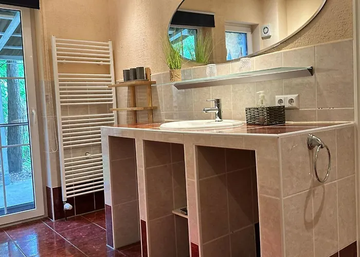 Semesterbostad Fichtenwalde, 160m², 3 Sz, 2 Baeder, Bis 6 Personen, Garten, Vdsl Fichtenwalde