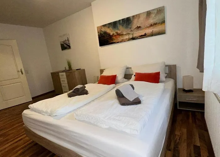 Fichtenwalde, 160m², 3 Sz, 2 Baeder, Bis 6 Personen, Garten, Vdsl *