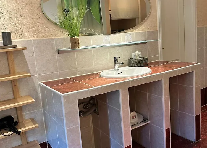 Semesterbostad Fichtenwalde, 160m², 3 Sz, 2 Baeder, Bis 6 Personen, Garten, Vdsl *