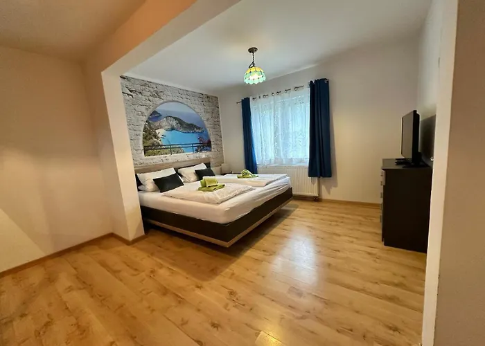 Fichtenwalde, 160m², 3 Sz, 2 Baeder, Bis 6 Personen, Garten, Vdsl *